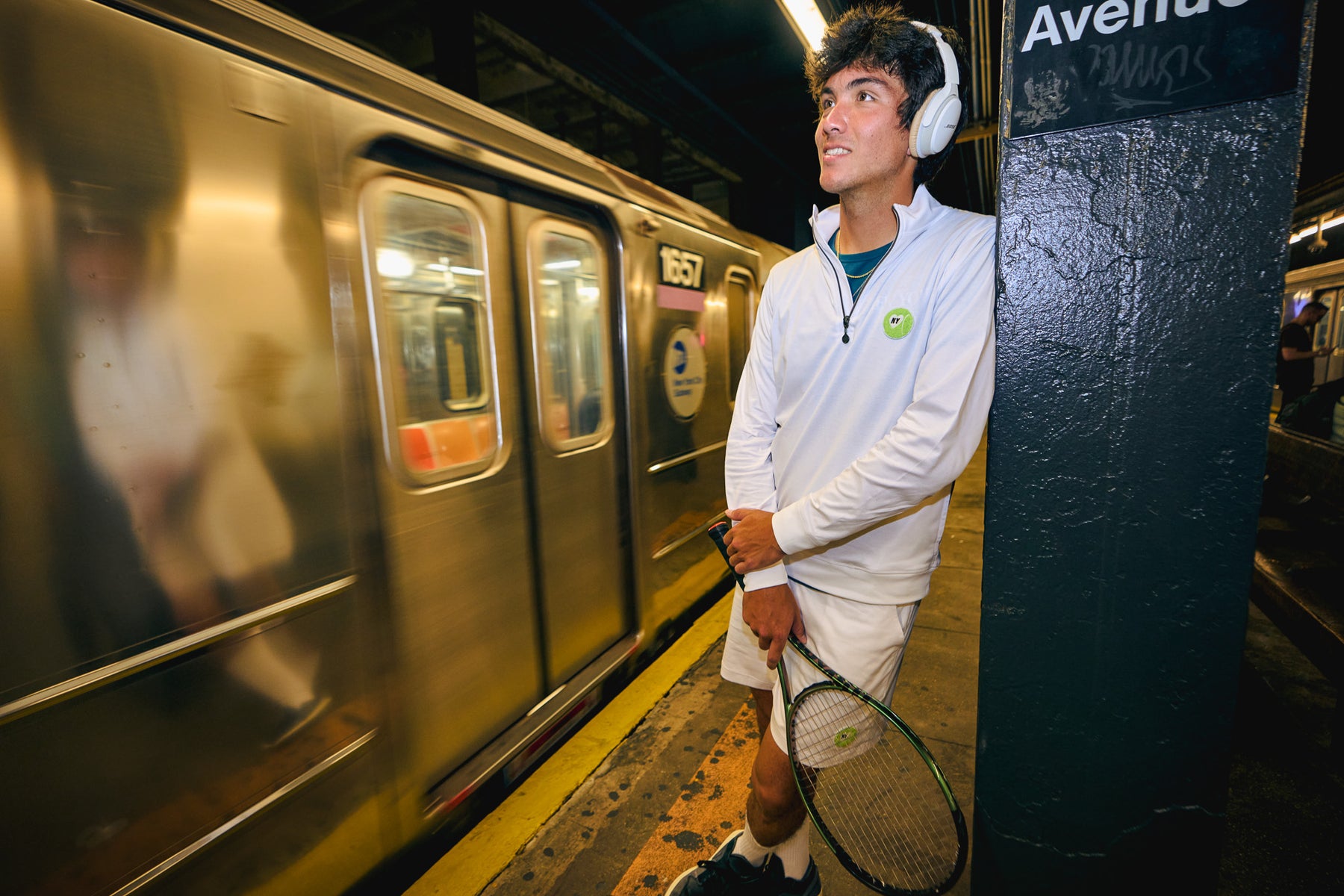 Serving Bagels Veranda Tee – Sigrún